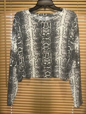 BB Dakota Black and White Snake-Print Cropped Sweater